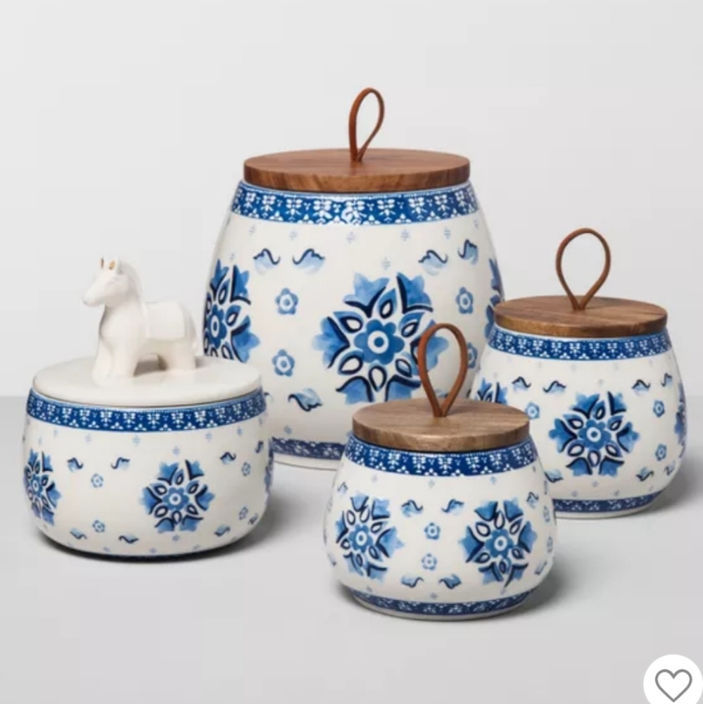 FLORAL STONEWARE CANISTER WITH WOOD LID BLUE/WHITE - Picture 2 of 4